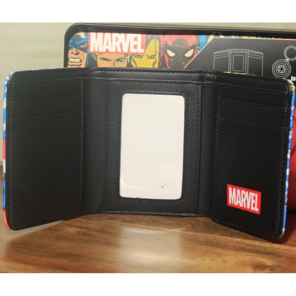 Capitan America -Trifold Marvel Wallet and Key chain - Picture 4 of 4